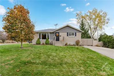 Detached in Brockville