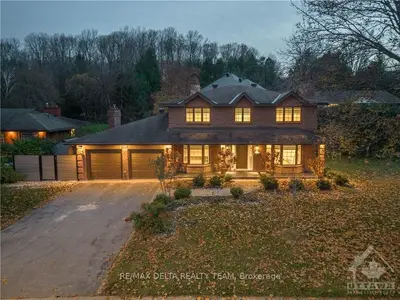 Detached in Beacon Hill North - South and Area
