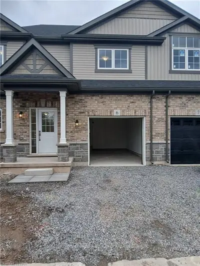 Condo Townhouse in Fort Erie