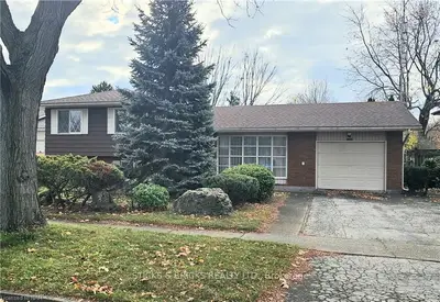 Detached in Niagara Falls