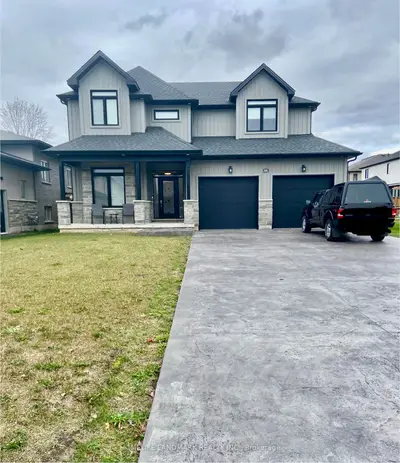 Detached in Fort Erie