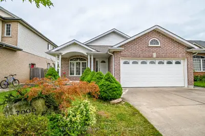 Detached in Niagara Falls