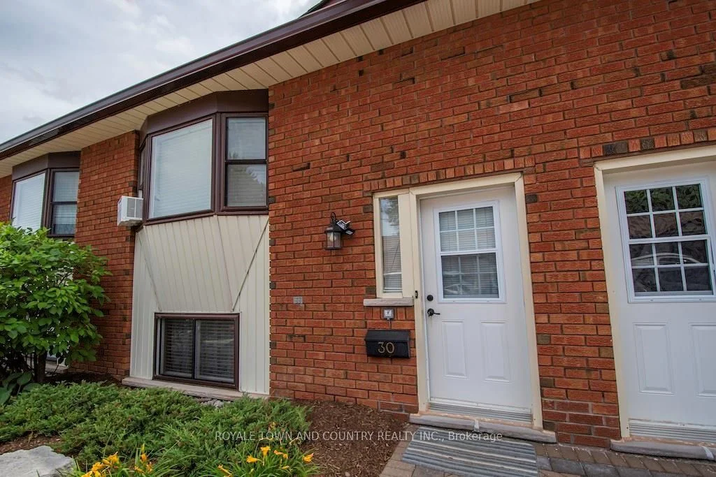 Condo Townhouse in Kawartha Lakes