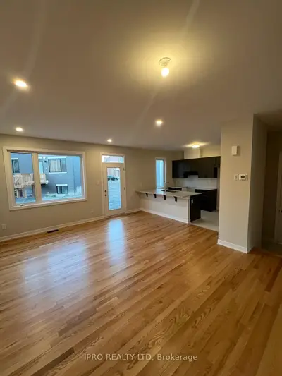 Att/Row/Townhouse in Orleans - Convent Glen and Area