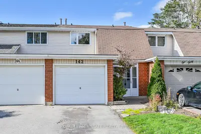 Att/Row/Townhouse in Hamilton