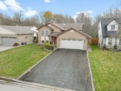 Detached in Niagara Falls