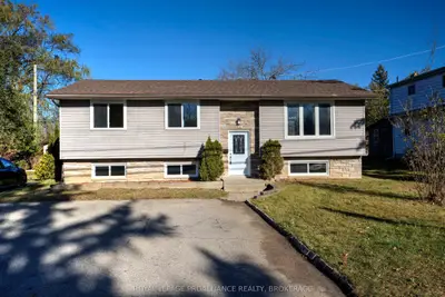 Detached in Gananoque