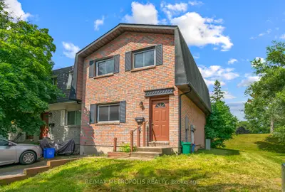 Condo Townhouse in Welland