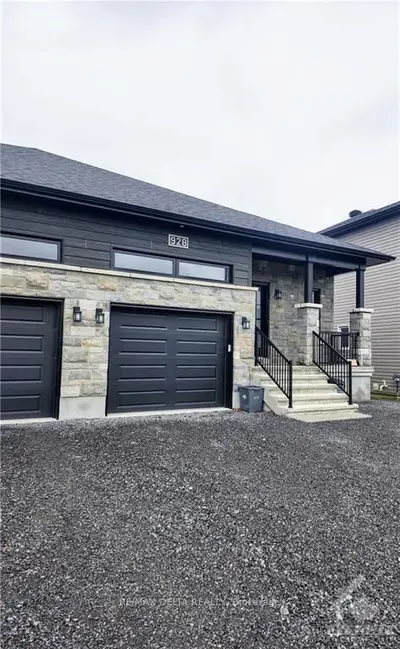 Semi-Detached in Russell