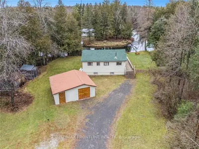 Detached in Lanark Highlands