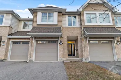 Att/Row/Townhouse in Blossom Park - Airport and Area