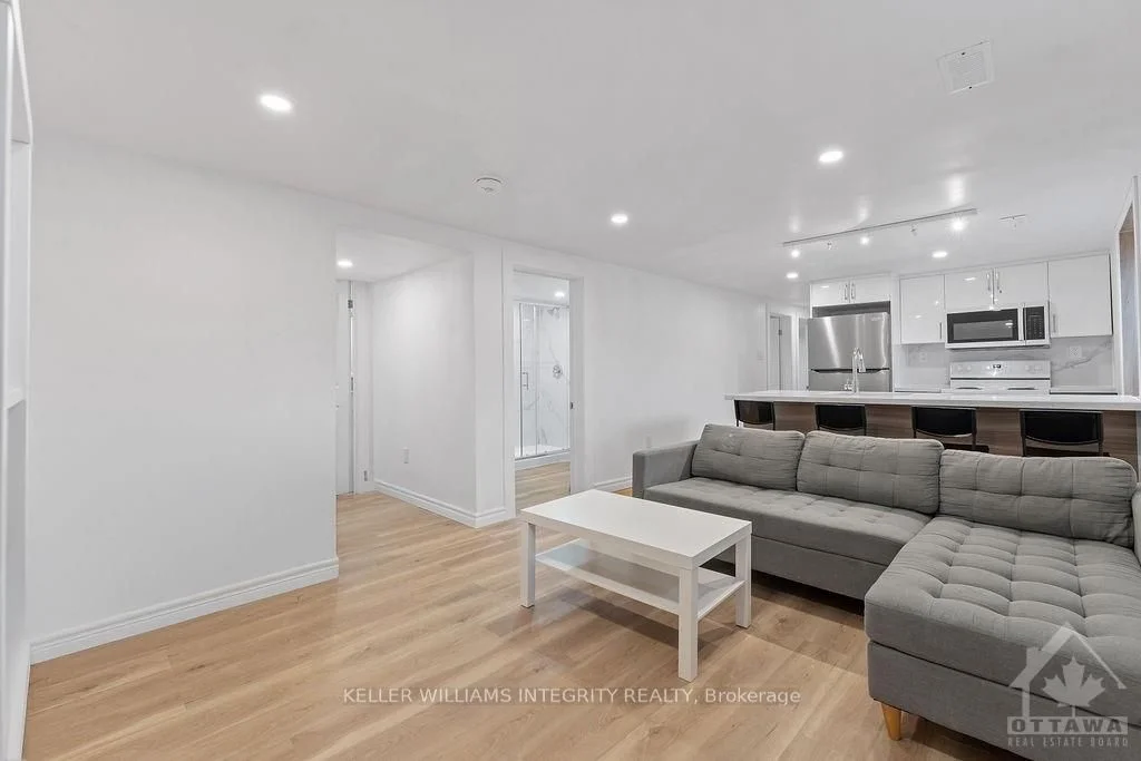 28 FAIRHILL Crescent, South of Baseline to Knoxdale, ON K2G 1B7