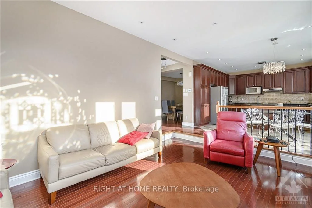 119 WHITESTONE Drive, Carlington - Central Park, ON K2C 4C1