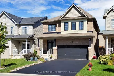 Detached in Niagara Falls