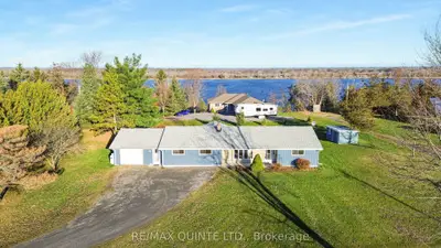 Detached in Prince Edward County