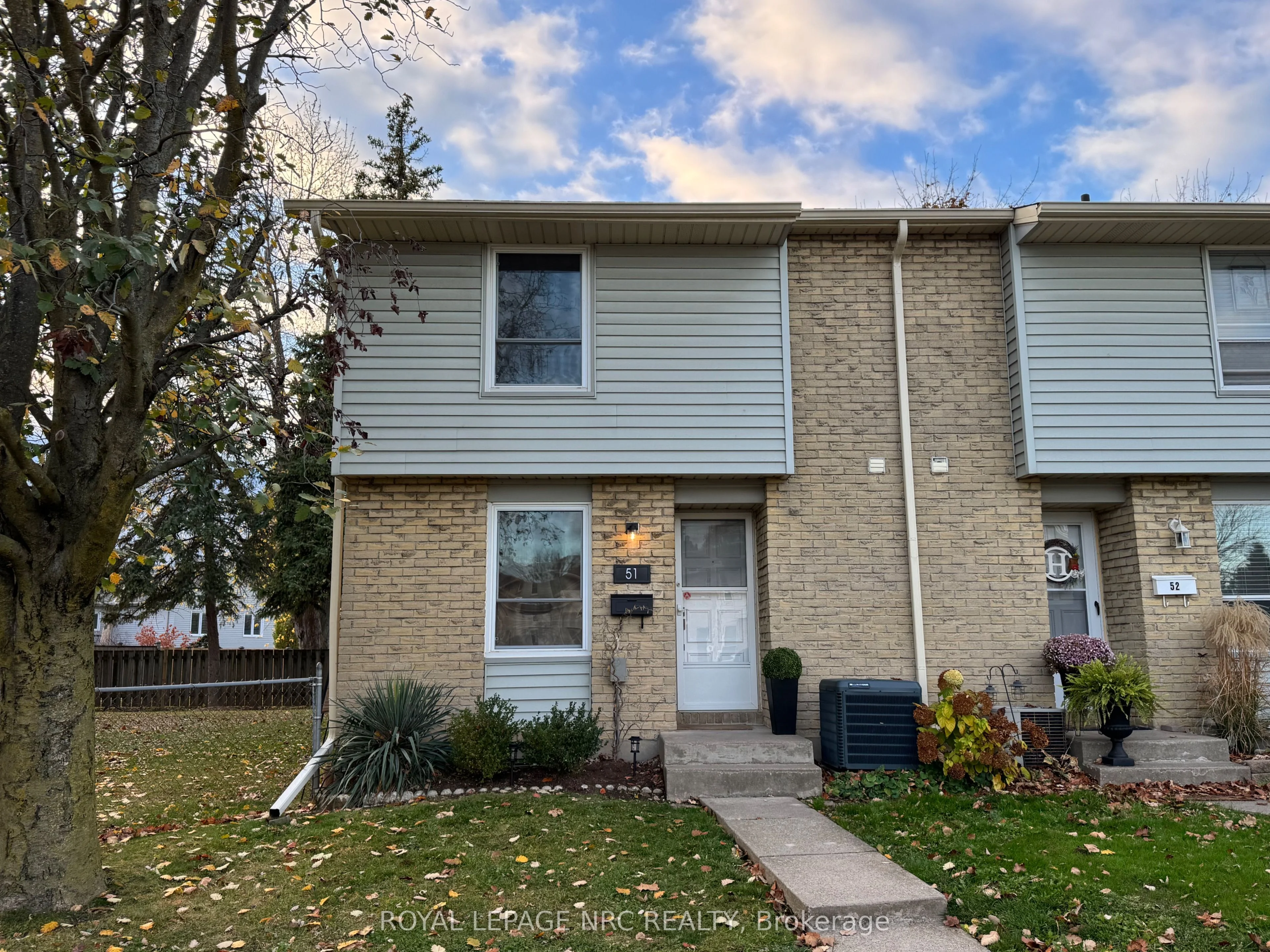 Condo Townhouse in St. Catharines