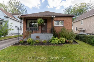 Detached in Niagara Falls