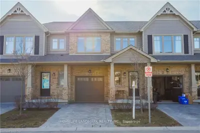 Condo Townhouse in London North