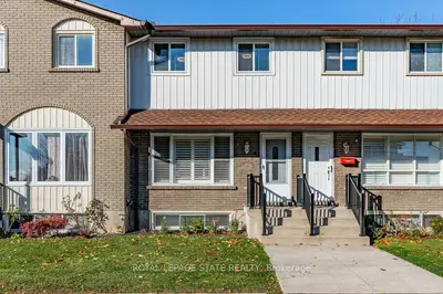 Condo Townhouse in Hamilton
