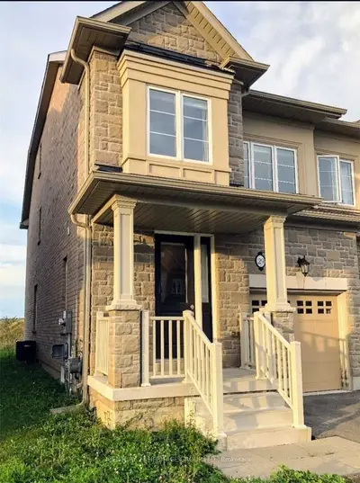 Att/Row/Townhouse in Hamilton