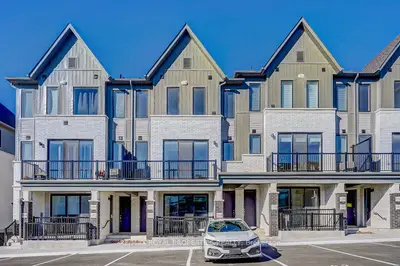 Condo Townhouse in Cobourg