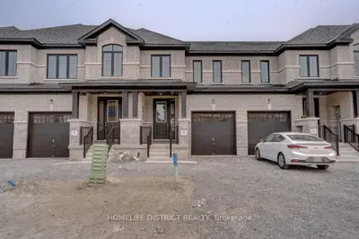 Att/Row/Townhouse in Kawartha Lakes