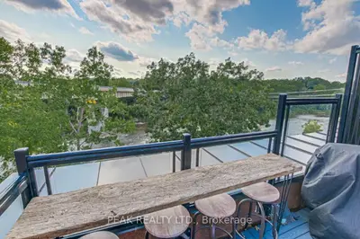 Condo Townhouse in Brant