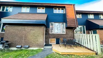 Condo Townhouse in Parkway Park - Queensway Terrace S and Area
