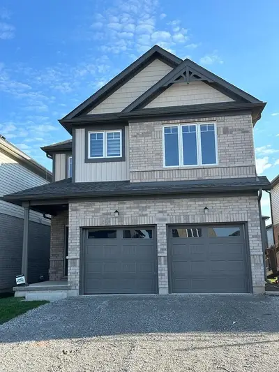 Detached in Niagara Falls