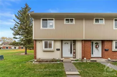 Condo Townhouse in Bells Corners and South to Fallowfield