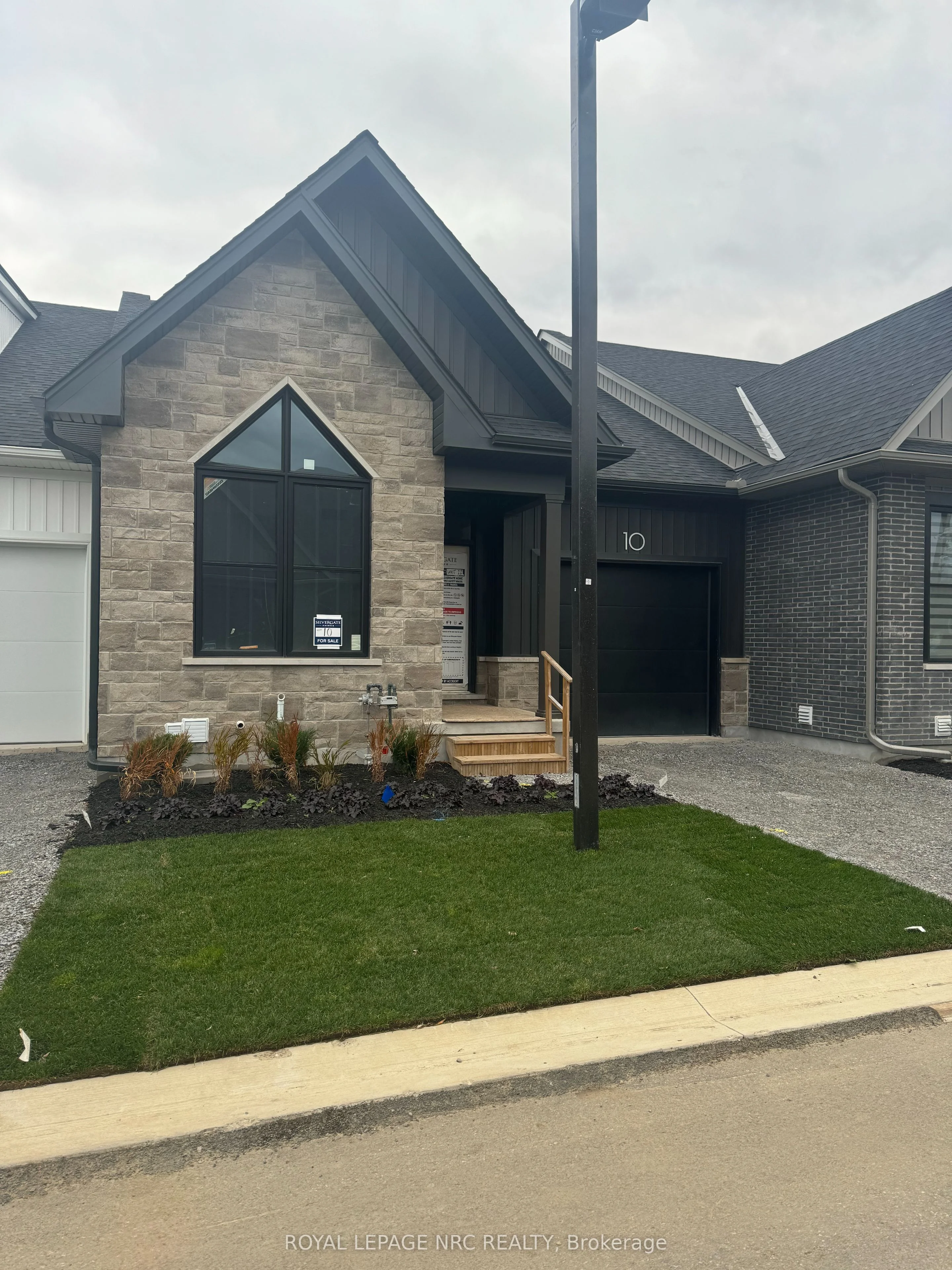Condo Townhouse in Thorold