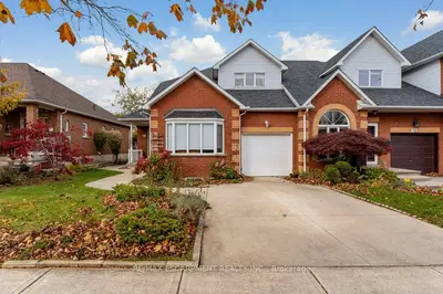 Att/Row/Townhouse in Grimsby