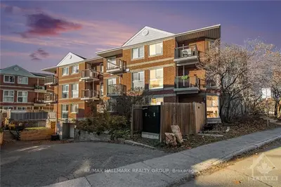 Condo Apartment in West Centre Town