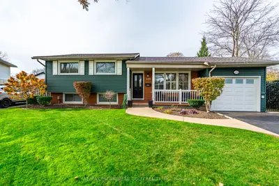 Detached in Niagara Falls