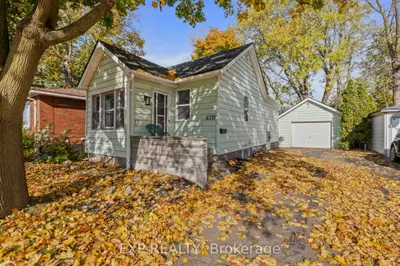 Detached in Niagara Falls