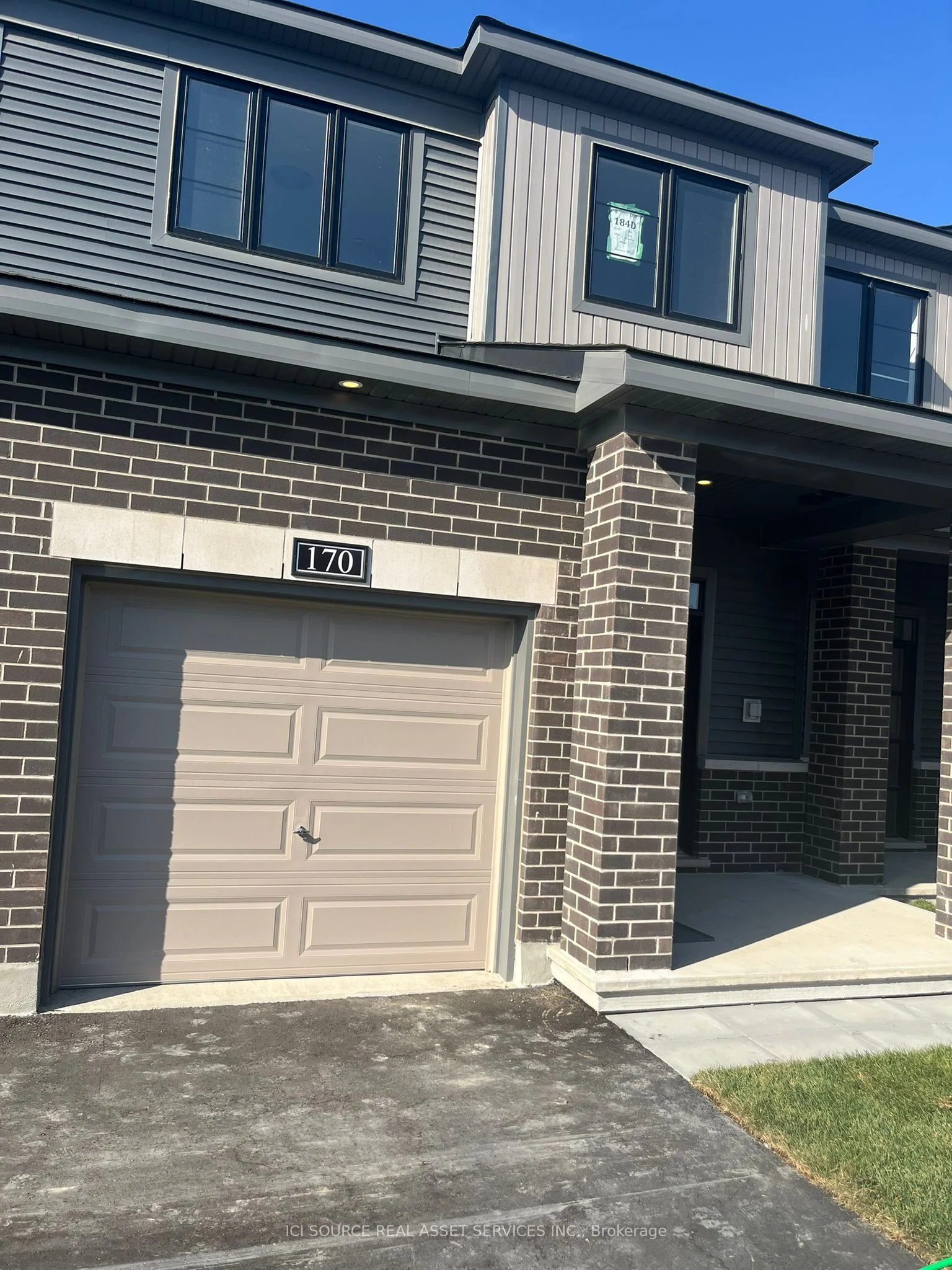 Att/Row/Townhouse in Kanata