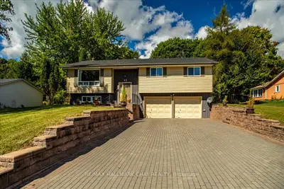 Detached in Bracebridge
