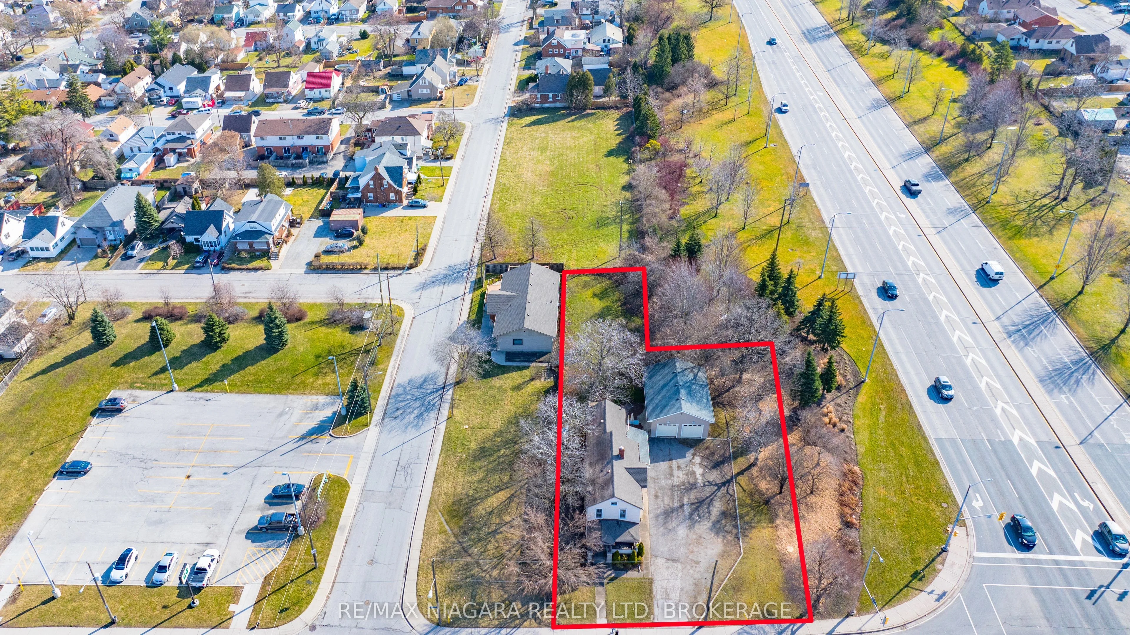 Detached in Niagara Falls