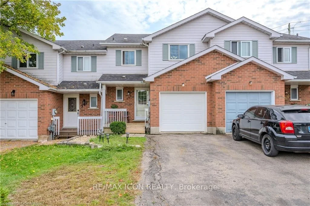 Att/Row/Townhouse in Waterloo