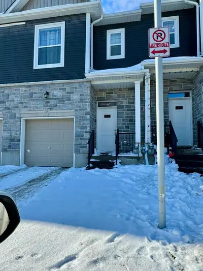 439 Athlone Avenue 3-a, Woodstock, On N4v 0c8