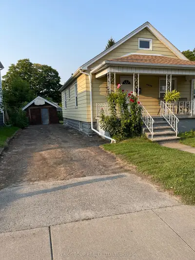 Detached in Niagara Falls