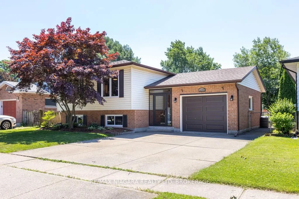 Detached in Niagara Falls