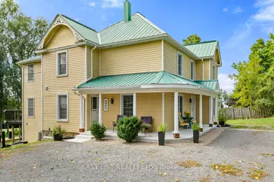 Detached in Prince Edward County