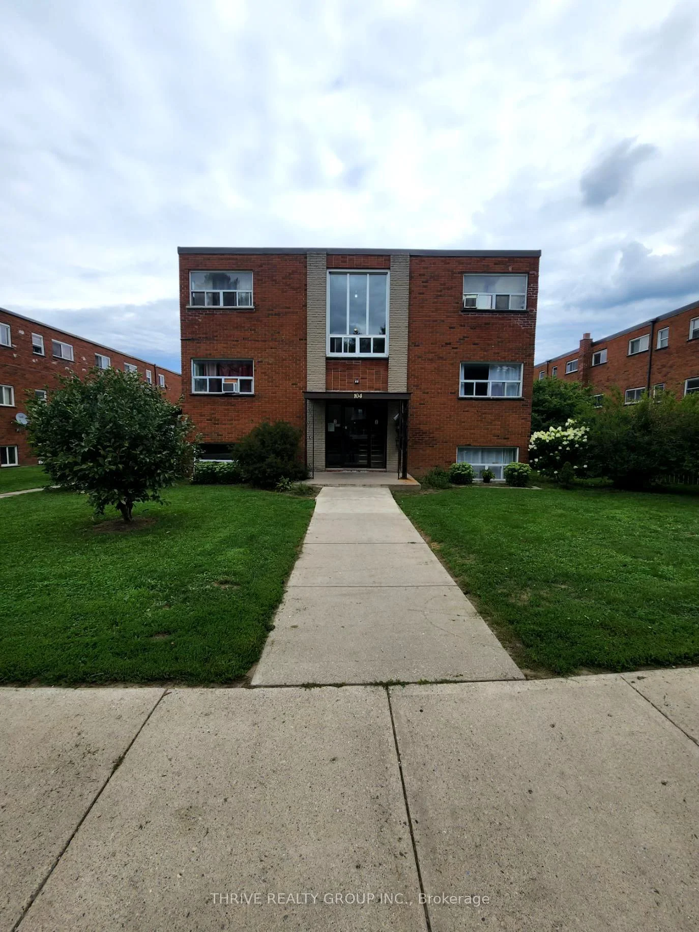 104 King Edward Avenue 8, London South, On N5z 3t1
