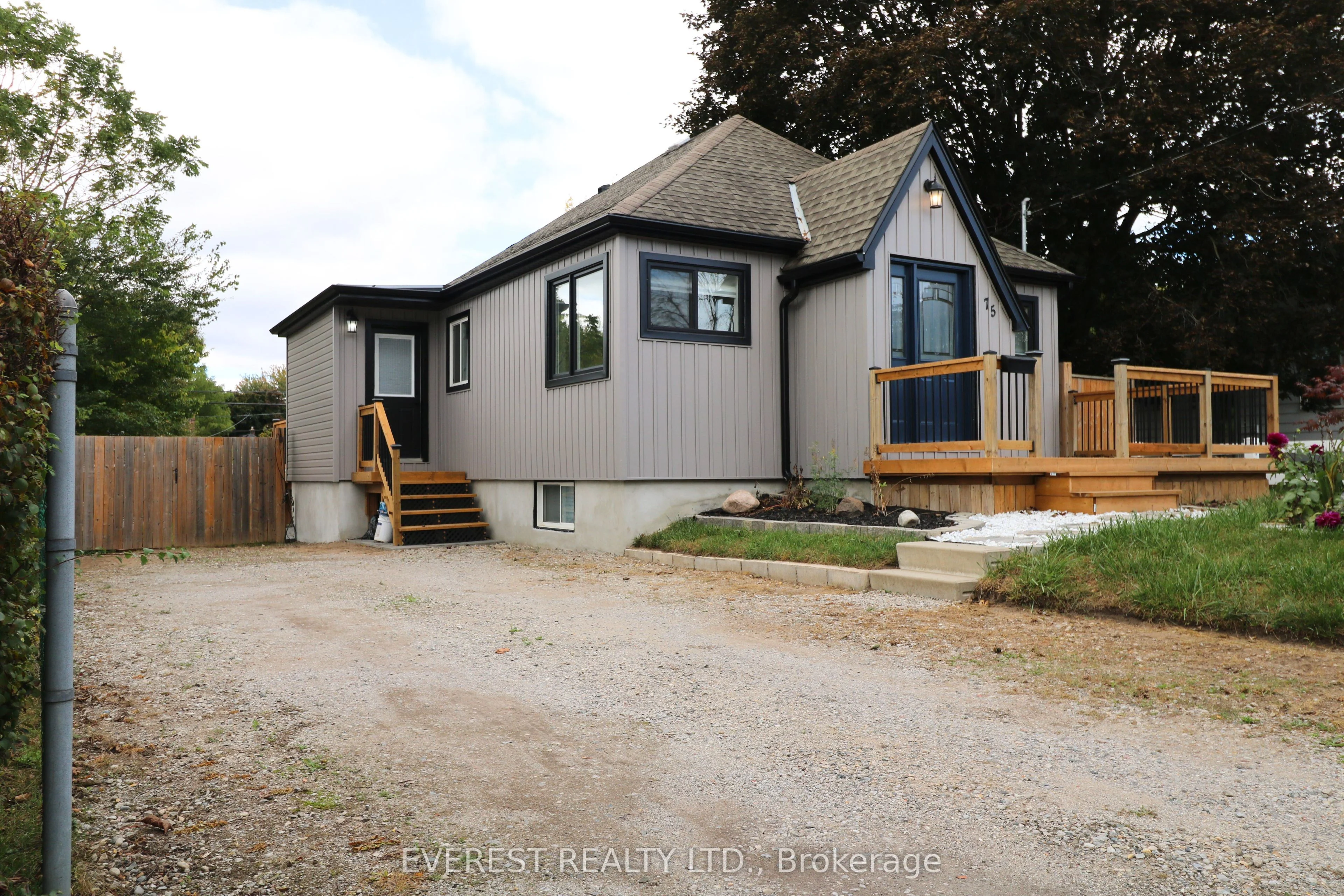 75 LYMAN ST Street E, London East, ON N5Y 1M7