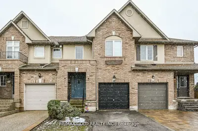 Att/Row/Townhouse in Hamilton