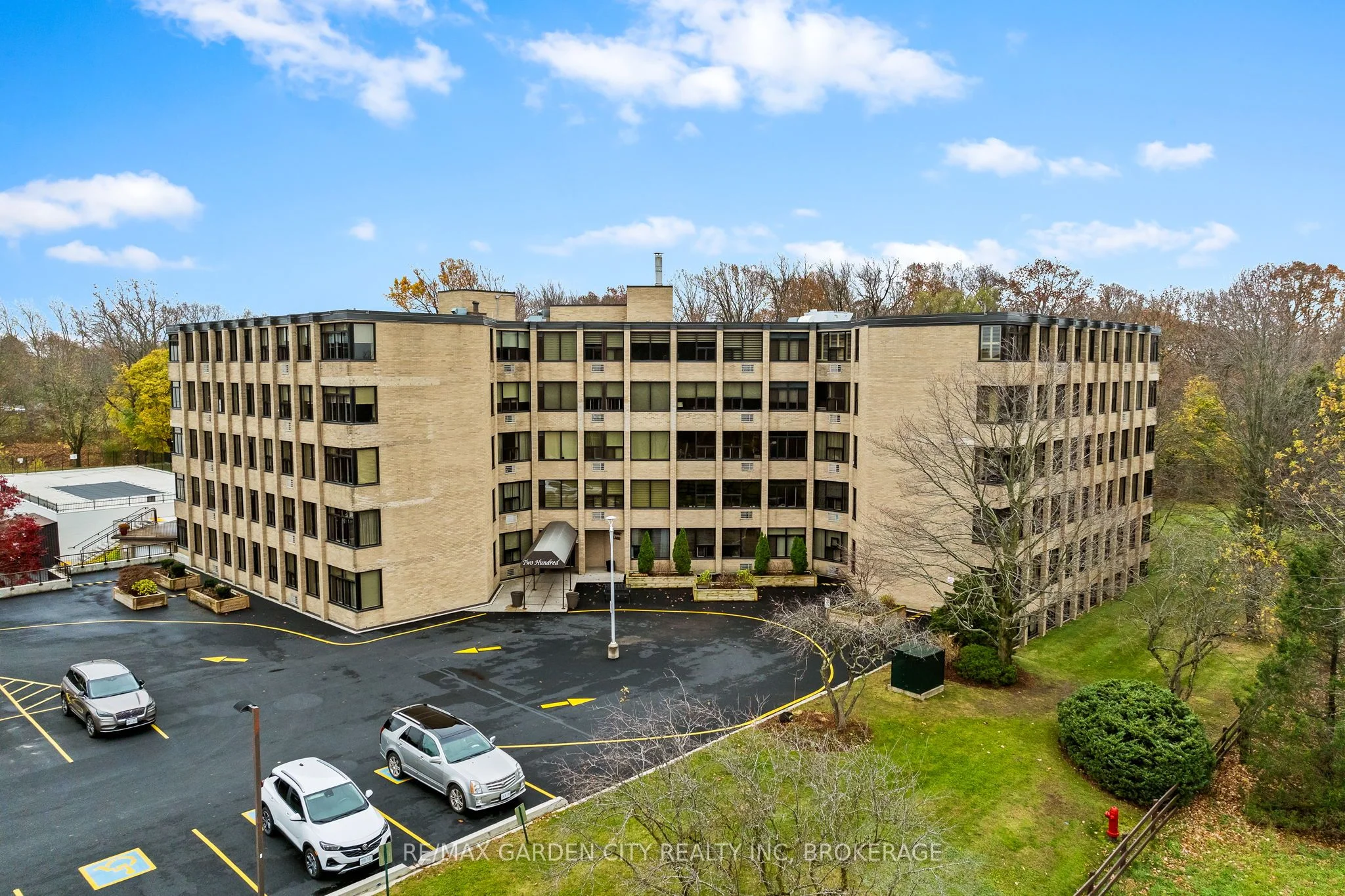Condo Apartment in Pelham