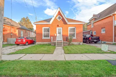 Detached in Brantford