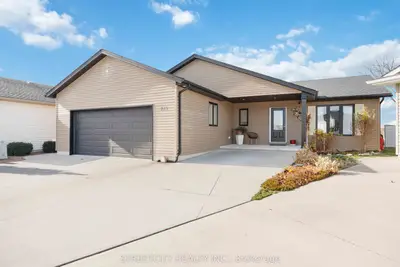 Detached in Sarnia