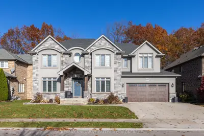 Detached in Niagara Falls